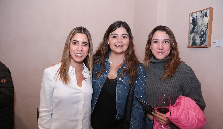  Daniela Güemes, Marijó Motilla y Montse Ortiz.