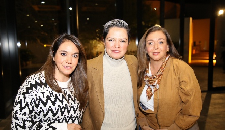  María José Alvarado, Edith Almendares y Gabriela Alvarado.