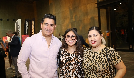  Alan Hernández, Fernanda Govea y Teresa Meza.