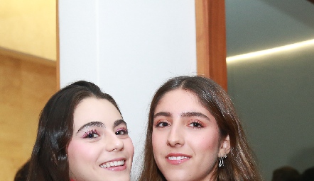  Sigrid Zendejas y Julia Morales.
