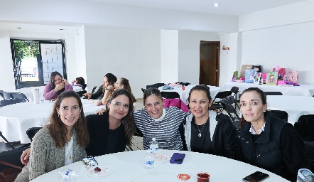  May Chávez, Cristina Garza, Mari Carmen, Marcela y Vanessa.