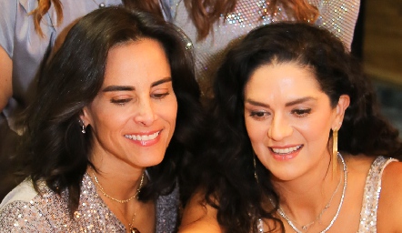  Anilú Enríquez y Daniela Gutiérrez.