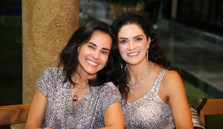  Anilú Enríquez y Daniela Gutiérrez.