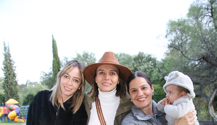  Gaby Rosillo, Martina Caballero, Julieta González, Paola Arévalo y Fanny.