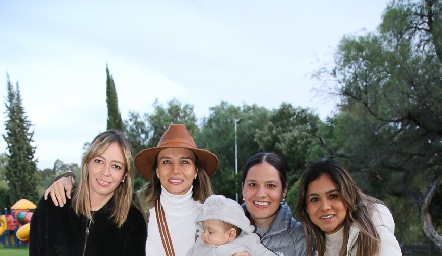  Gaby Rosillo, Martina Caballero, Julieta González, Paola Arévalo, Patricio Enríquez y Fany.