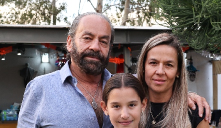  Oscar Torres Corzo, Marcela Torres y Alexia Zapata.