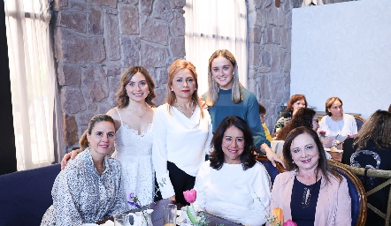  Rocío Gallegos, Margot Uria, Coqui Medina, María Uria, Norma Angélica e Isabel.
