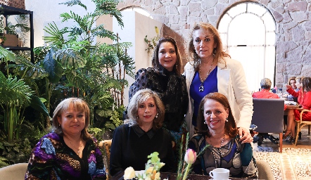  Maribel, Yulia, Bety Vázquez, Alma de Rodríguez y Amalia Castillo de Castro.