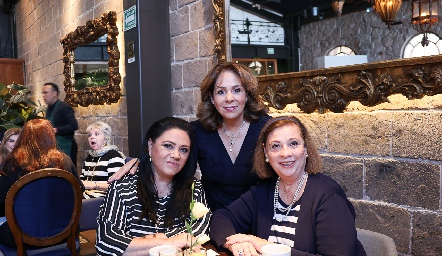  Laura Álvarez, Graciela Lorca y María del Carmen Lorca.