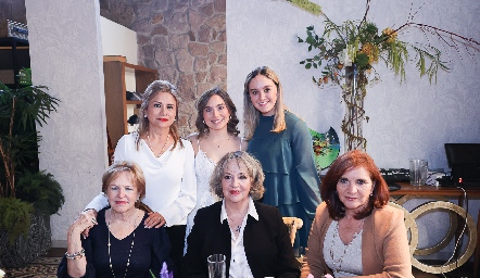  Coqui Medina, Margot Uria, María Uria, Linet Pizuto, Elsa y Rocío Dávila.