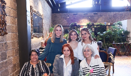  María Uria, Margot Uria, Coqui Medina, Alexia Medina, Montserrat Uria y Elizabet.