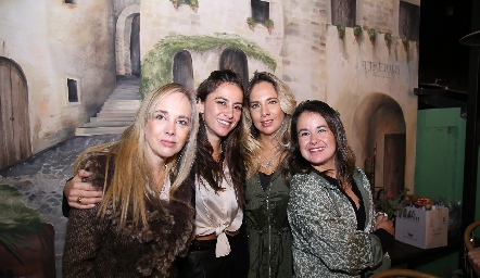  Beatriz González, María José Vázquez, Synthia González y Patricia González.