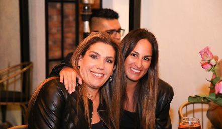  Alejandra Jiménez y Gloria Leal.