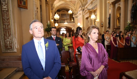  Ramón Foyo y Magda Argüelles, papás del novio.