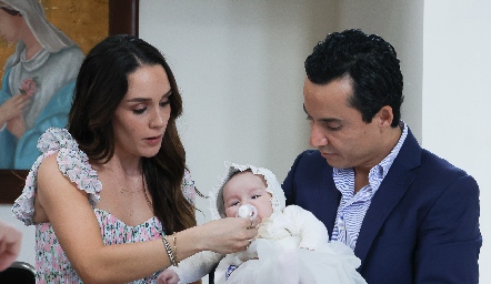  Ximena Castillo y Luis Manuel de la Rosa con su hija Jimena.