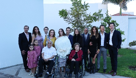  Christian Almazán, Fernanda Castillo, Mari Carmen López, Agustín Castillo, Ximena Castillo, Luis Manuel de la Rosa, María Pía, Macarena y Agustín Castillo.