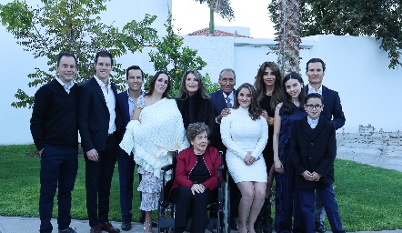  Juan Carlos de la Rosa, Alejandro de la Rosa, Luis Manuel de la Rosa, Ximena Castillo, Leticia Rojas, Manuel de la Rosa, Cecilia de los Santos, Roberto de la Rosa, María del Carmen Rojas, Jacquelina, Gianna de la Rosa y Giuliano.