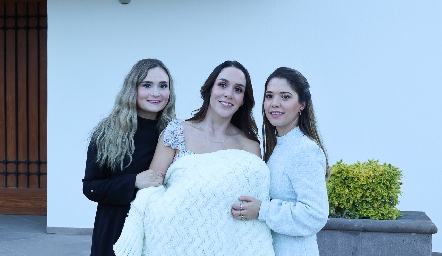  Paulina Tello, Ximena Castillo y Fer Cosío.