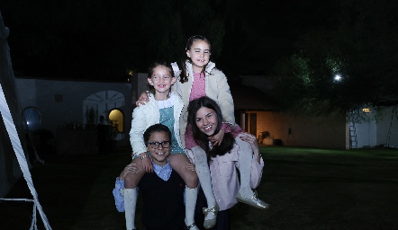 María Inés, María Pía, Giuliano y Gianna.