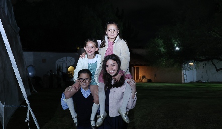  María Inés, María Pía, Giuliano y Gianna.