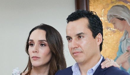  Ximena Castillo y Luis Manuel de la Rosa con su hija Jimena.