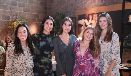 Daniela Monzón, Rocío Mendizábal, Karina Alcalde, Sofía de la Parra y Laura Ortuño.