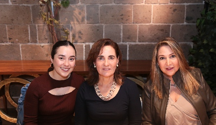 Nuria Ledezma, Tere Raymond y Erika Flores.