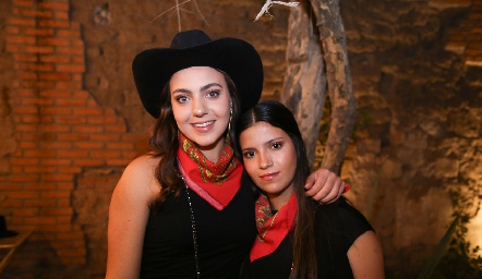  Emelin Feres y Camila Díaz de León.
