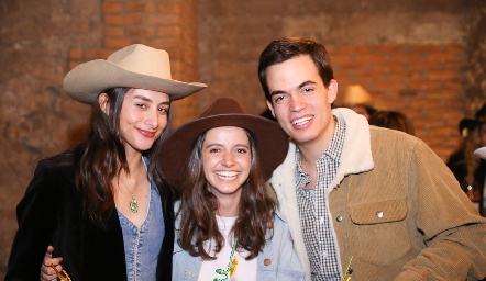  Fabiola Hermosillo, Regina Meade y José María González.