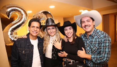  Diego Zavala, Andrea Elizondo, Andrea Villasana y José Miguel Muñoz.
