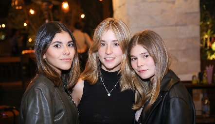  Ana Salazar, Camila Ocejo y María Paula Díaz