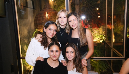  Liliana Tobías, Camila Ocejo, Marijó Flores, Macarena Fernández y Natalia Michel