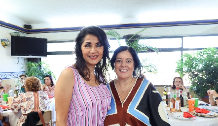  Edith Rodriguez y Lourdes Del Valle.