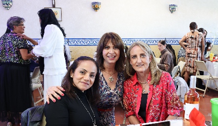  Pily, Imelda Elizalde y Patricia Aristegu.