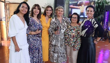  Veronica Cruz, Mella Elizalde, Sofía Díaz, Aurora García, Kiquilla y Gina Ress.