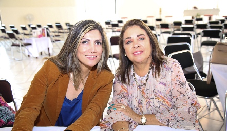  Verónica Martínez y Silvia Esparza.