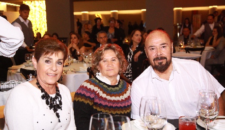  Gloria Andrade, Martha Delia y Carlos Auto