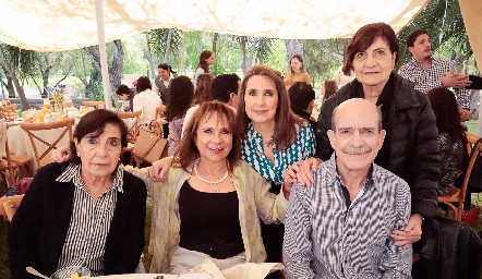  Celina Hernández, Martha Hernández, Marisol Hernández, Margarita Hernández y Gerardo Hernández.