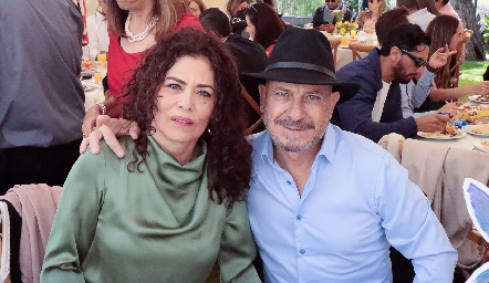  Beatriz Sánchez y Arturo Hernández.