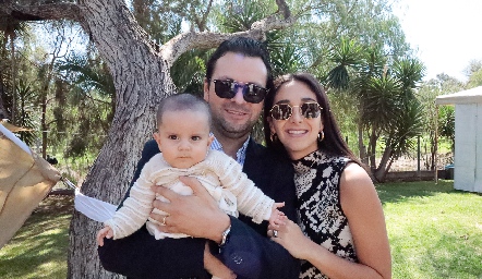  Yuri Mézquida e Isabel Villanueva con Jerónimo Hernández.