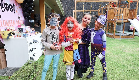  Lucy, Daniela, Diana y Adriana.