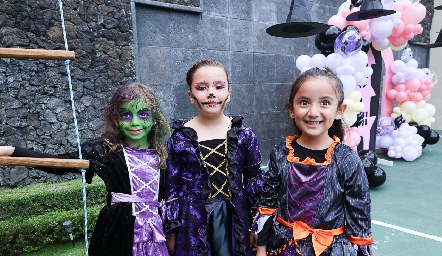  Roberta, Diana y Mariana.
