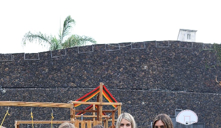  Isabella, Mare, Mariana y Bárbara.