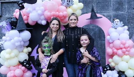  Cristina, Diana, Vale y Roberta.