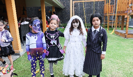  Adriana, Natalia, Regina y Regina Gómez.