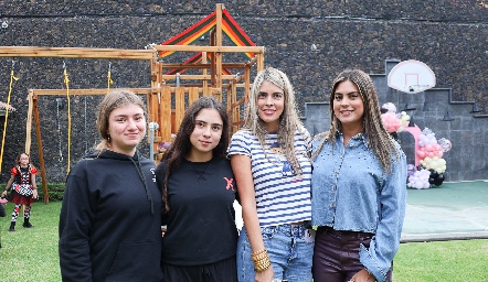  Isabela, Mare, Mariana y Bárbara .
