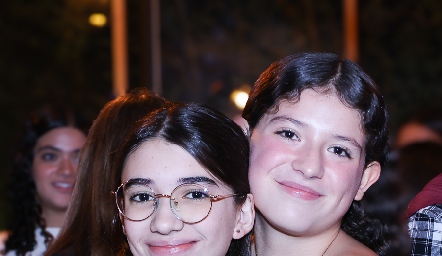  Clara Isabela y Daniela Meza
