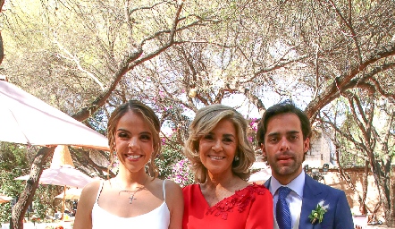  Daniela Torre, Polola García y Pablo Pérez.