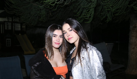  Samantha Vallejo y Fátima Pumar.