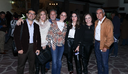  Claudio Alvarado, Conchita Alba, Raúl Araiza, Aridna Araiza, Lorenza e Isabel Camargo y Toño Acebo.